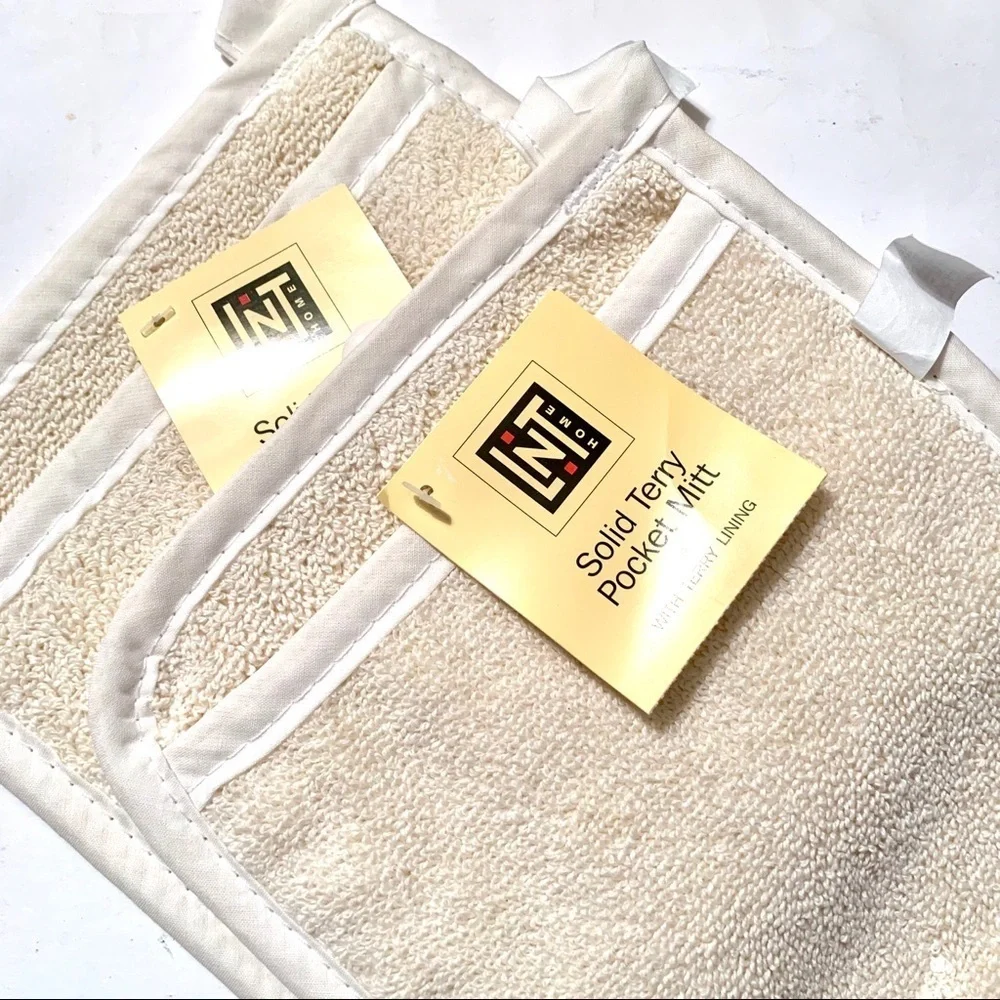 NWT LINENS N THINGS Solid Terry Pocket Mitt x 2